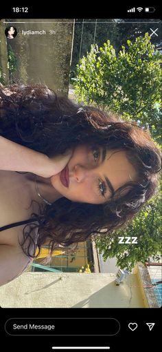 Asthetic Pic For Insta, Hairstyles Puertorican, Wavy Hair Selfie, Simple Selfie Ideas, Mirror Aesthetic Selfie, Curly Hair With Face Framing Layers, Mia 3, Amazing Hair, Selfie Ideas Instagram