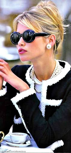 21 Classic Must-Have Items for Every Wardrobe To Dress, At Work, What To, Moda Chanel, Mode Chanel, Chanel Jacket, Inspired By, Man Ray, Classic Wardrobe