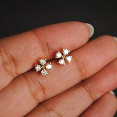 Simple Diamond Earrings, Small Diamond Stud Earrings, Diamond Earrings Indian, Small Earrings Gold, Diamond Tops, Bridal Earring, Diamond Earrings Design, Diamond Cluster Earrings, Simple Diamonds