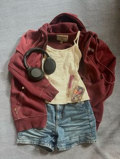 | Back to school outfit inspo | Red outfit inspo | Summer outfit inspo | Jorts outfit | Brandy Melville | Downtown girl | Coquette | Downtown Girl Coquette, Jorts Outfit, Mode Tips, Back To School Outfit, Outfit Inspo Summer, Downtown Girl, Rory Gilmore, Girls Summer Outfits