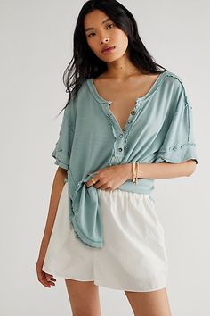 Just as effortless as it is essential, this timeless Henley top is featured in an oversized, slouchy fit with classic button-front neckline and exposed seaming throughout for a true lived-in look. * Dropped shoulders* Relaxed silhouette * Rounded bottom hem Free People Tops Summer, Loose Summer Tops, Causal Comfy Outfits, Simplistic Outfits, One Scout Jacket, Free People Henley, Linen Tee, Free People Clothing, Cute Preppy Outfits