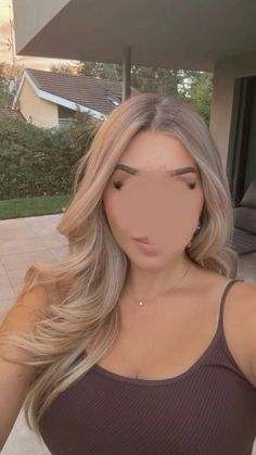 Blonde Hair Color On Indian Skin, Creamy Blonde Highlights On Dark Hair, Blond On Mexican, Blonde Balayage With Wispy Bangs, Blonde Hair Red Skin Tone, Beige Blonde Hair On Tan Skin, Beige Blonde Asian Hair, Morena With Blonde Hair, Blonde With Light Brown Roots