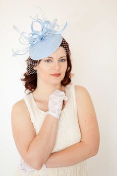 🐝  Fascinator with feathers & mesh veil is perfect for the Kentucky Derby, Tea Party, Wedding, or shower.  You will be sure to be the star of the show in your Beautiful baby blue Kentucky Derby Hat.  Style: "The Madelyn Marie" from The Hat Hive. ♥Attaches with matching, satin headband. ♥Ultra Light & comfortable to wear. ♥Packed and shipped in a sturdy box with special love & care to ensure a safe delivery. ♥Includes a hat care card with instructions on how to care for & keep your piece beautif Baby Blue Hat, Kentucky Derby Women, Kentucky Derby Fashion, British Hats, Derby Fashion, Blue Fascinator, Veil Styles, Occasion Hats, Tea Party Hats