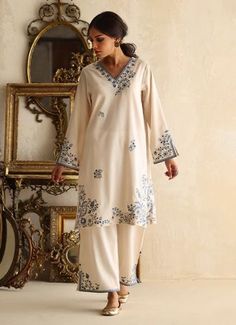 Kashmiri Suits, Co Ords Outfits, Organza Suits, Pakistani Formal Dresses, Kurta Style, Desi Wear, Desi Fashion Casual, Boutique Dress Designs