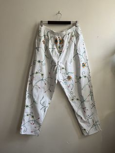 🏷 1X ( W (has elastic): 17in, H: 24in, ins: 29in, L: 41in) Deadstock 90s floral embroidered pant. Features elastic as waist band for comfy fit. Has pockets. No flaws 🛍$34 | or get it for $6.99 with membership to bonhomievtg.com *All measurements taken flat Casual Cotton Bottoms With Floral Embroidery, Vintage Pants With Floral Embroidery For Spring, Straight Leg Cotton Bottoms With Floral Embroidery, Summer Pants With Floral Embroidery And Relaxed Fit, Cotton Straight Leg Bottoms With Floral Embroidery, Vintage Floral Embroidered Pants For Spring, Floral Embroidered Relaxed Fit Bottoms For Loungewear, Summer Floral Embroidered Relaxed Fit Pants, Summer Floral Embroidery Relaxed Fit Pants