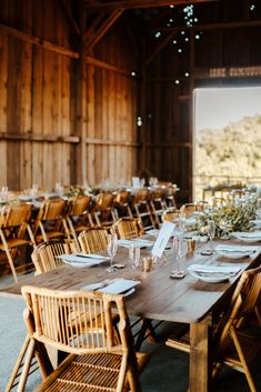 the tables are set with place settings for guests to sit down and enjoy their meal