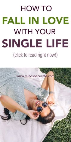 How to be happy as a single woman. Learn how to love yourself being single and cherish being alone. Fall in love with your life again as a single woman. Single Life Goals, Singlehood Woman, How To Accept Being Single, Podcasts For Single Women, How To Be Ok Being Single, How To Live Single And Happy, Single In My 30s, Being Single Again