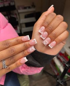 Short Acrylic Nail Ideas, Current Nail Trends, Extra Long Nails, Cute Red Nails, Short French Nails, Acrylic Nail Ideas, Short French, Sweater Nails