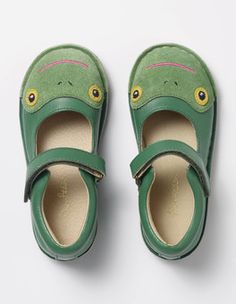 Leather Mary Janes Boden Sepatu Platform, Funky Shoes, Green Shoes, Character Outfits, Looks Vintage, Mary Jane Sneaker, Sock Shoes, Cute Shoes