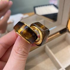 Material: Metal Fashion Element: Ring Style: Advanced Sense Trendy Brown Rectangular Jewelry, Trendy Round Resin Jewelry, Trendy Resin Ring Jewelry, Trendy Resin Ring, Modern Resin Ring Jewelry, Simple Elegant Earrings, Metal Fashion, Ring Style, Elegant Earrings