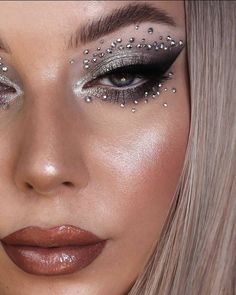 Semi Makeup, Catwalk Makeup, Disco Makeup, Euphoria Maddy, Gem Makeup, Silver Makeup, Crystal Makeup, Sparkly Makeup