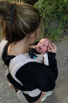 Cute baby looking at her mum in a Najell Rise baby carrier New Mom Aesthetic, Carrying Positions, Mom Aesthetic, Sitting Position, Dream Family