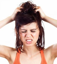 Scalp fungus is an uncomfortable and common skin problem that often causes dandruff. It can seem hard to treat, but these 8 natural home remedies can help. Sores On Scalp, Severe Dandruff, Home Remedies For Dandruff, Dandruff Remedy, Getting Rid Of Dandruff, Hair Dandruff, Oily Scalp, Hair Control, Hair Remedies