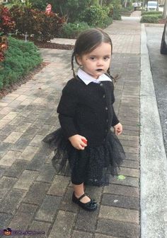 #halloween 2020 #mujeres #niñas #terror #disfraces #oscuridad Meme Costume, Old Halloween Costumes, Wednesday Addams Costume, Toddler Girl Halloween, Baby Kostüm, Halloween Costume Contest, Toddler Halloween Costumes