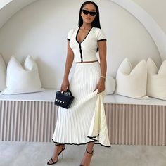 Midnight in Paris Contrast Knit Two Piece Set Everyday Dresses Casual Classy, Outfit Ideas For Broad Shoulders, Boat Ride Outfit Black Women, Black Women Church Fashion, Feminine Modest Outfits, Luxury Lifestyle Black Women, Stargirl Outfits, Modest Girl, Knit Two Piece Set