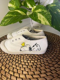 🇪🇸Sneakers on sale, normally €50 Size 27 I also make custom made to order Sneakers Athletic, Sneakers For Sale, Kids Shoes, Etsy Accessories, Athletic Shoes, Custom Made, Promotion, Accessory Gift, Snoopy