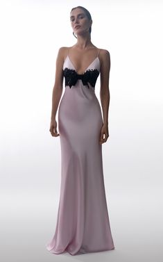 Look Gatsby, Dress With A Bow, Bow Light, Gala Dresses, Minimalist Nails, Lace Maxi, Glam Dresses, Look Stylish, Lace Gown