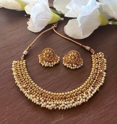 South Indian Choker Necklace, Bridal Choker Necklace Indian Gold, Golden Choker Necklace Indian, Lightweight Gold Necklace Indian, South Indian Necklace Designs, Modern Gold Necklace Designs, South Indian Gold Jewellery, Gold Choker Necklace Indian Bridal, Pearl Choker Indian