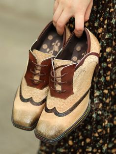 Beige Heeled Oxfords, Thick Heel Boots, Oxford Shoes Heels, Oxford Pumps, Lace Up High Heels, Vintage Heels, Leather Brogues, Oxford Heels, Chunky High Heels