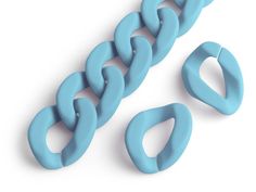 a blue chain is shown on a white background