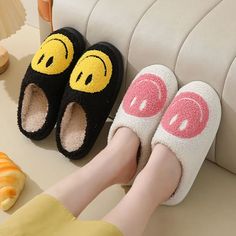 Treat your feet to the ultimate comfort with our Women's Fluffy Closed Toe Winter Slippers. Designed for style and warmth, these plush slippers will keep your feet cozy during chilly days at home. Slip into these adorable slippers and enjoy a relaxing day indoors! Korean Style Winter, Couple Slippers, Cute Smiley Face, Popular Cartoons, Winter Slippers, Warm Slippers, Slippers Cozy, House Shoes, Slipper Boots