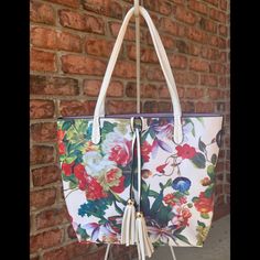 Imoshion 2-Peice Bag-In-Bag Reversible Tote Floral Print White & Crossbody Bag Never Used! See Photos! Beautiful Floral Print For Upcoming Spring/Summer! Approximate Measurements: Height: 11" Width: 11" Depth: 3.5" Strap Drop: 8.5 Reversible Into A Lavender Color! Crossbody Bag Has Smaller Measurements. Natural Handbags, Red Satchel, Reversible Bag, White Crossbody Bag, Straw Beach Bag, Reversible Tote, Satchel Purse, Lavender Color, Navy And Green