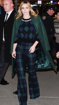 Dramatic Gamine, Mary Poppins Returns, Petite Curvy, Holiday Attire, Plaid Outfits, Look Of The Day, Trendy Fall Outfits, Mary Poppins, Looks Style