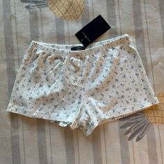 New With Tags In Perfect Condition Brandy Melville Shorts Floral, Brandy Boxer Short, Brandy Melville Clothes, Brandy Shorts, Brandy Melville Outfits, Bday List, Xmas Wishlist, Holiday Wishlist, Brandy Melville Shorts