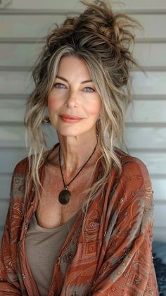 Simple Long Hairstyles, Long Haircuts For Women, Dress Trending, Women Haircuts Long, Long Hairstyles For Women, Beautiful Aged Women, Long Haircuts, Meg Ryan, Always Shine