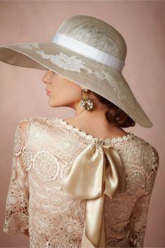 <3 hat beauty Veil Headpiece, Hat Boxes, Pearl And Lace