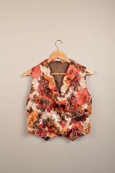 "Vintage flower print vest/gilet in great vintage condition without stains or holes. Size: 38 (see measurements) Measurements: - Chest(armpit to armpit: 43m(16.9\") - Length from the backside(Center bottom of the collar to center bottom of the garment): 46cm(18.1\") - Shoulder to shoulder: 34cm(13.3\") NOTE: Due to the age, clothing/items can shrink or it may be that the sizing from that time the item was made in, is not the same as the sizing in modern clothing and current sizes. Make sure you Oversized Vest, Vintage Flower Prints, Vest Waistcoat, M 16, Modern Clothing, Future Style, Vest Pattern, Sleeveless Jacket, Modern Outfits