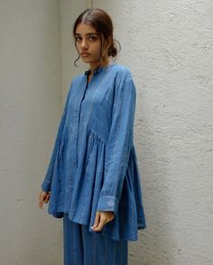 Mason & Mill Kurta Western Style, Modest Shirts For Women, Tunics Designs Latest, Linen Kurti Design, Western Tops For Women, Pleats Fashion, New Kurti Designs, Western Dresses For Women, Wedding Outfits For Women