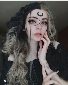 Witchy Make Up Ideas, Moon Elf Makeup, Sun And Moon Makeup Look, Moon Makeup Halloween, Witch Make Up Ideas, Make Up Looks Halloween, Cute Witch Makeup, Moon Makeup Look