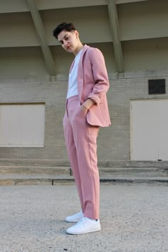 Lesbian Suits, Tomboy Suit, Enby Style, Mode Queer, Enby Fashion, Style Androgyne, Non Binary Fashion, Queer Style, Androgynous Outfits