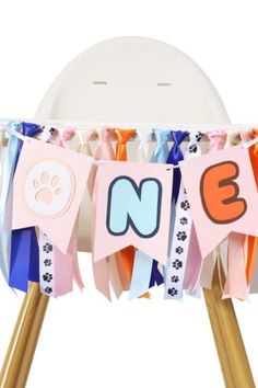 an animal themed birthday party with pink, blue and orange streamers on wooden sticks