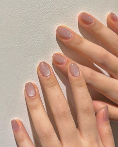 Embrace the Cold: Gel Nail 24 Ideas for Winter 2023 - 2024 - Women-Lifestyle.com Nagellack Trends, Minimal Nails, Pretty Gel Nails, Makijaż Smokey Eye, Cute Gel Nails, Neutral Nails