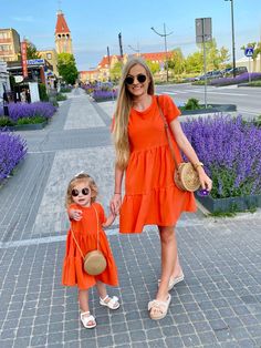 Hi lovely Mothers! Mother daughter dress ❤ Mommy and me outfits. Now you can match your little one in these amazing comfortable matching Mommy and me dress. ITEM DESCRIPTION * Fit Type: True to Size. * Fabric has stretch. Comfortable to wear. * Material: 92% cotton, 8% elastane. * Light orange color All the dresses that I make are not only elegant and stylish, but also very comfortable and easy to wear. You can wear them for a special celebration, but can also be worn with sneaker on a daily bas Sister Dresses Matching, Matching Outfits Daughter And Mom, Mother And Daughter Clothes Set, Mum And Daughter Outfits Matching, Mother Daughter Dress Patterns, Mama And Daughter Outfits, Mom Daughter Matching Outfits Mommy And Me, Mommy And Me Clothes, Mother Daughter Outfits For Pictures