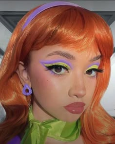 Scooby Makeup Halloween, Cool Fun Makeup Looks, Easy Gem Makeup Looks, Scooby Doo Eyeshadow, Cosplay Make Up Ideas, Cosplay Party Ideas, White Contacts Halloween Costumes, Daphne From Scooby Doo Makeup, Daphne Cosplay Makeup