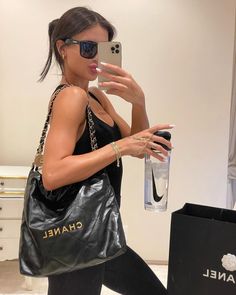 Chanel22 Bag Outfit, Chanel 22 Bag Outfit, Chanel Bag Aesthetic, Chanel 22 Bag, Chanel Shopper, Rich Aunt, Chanel 22, Dream Bags, Wishlist 2024