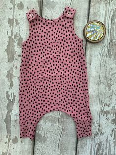 Beautifully handmade colourful romper.  This item is made  from super soft pink spotty cotton jersey lycra.  So comfortable due to the softness and gentle stretch of the fabric.  Perfect for summer or layering in cooler weather, this dungaree-style outfit is great for any occasion. Available now and ready to post to the UK. It is sure to make a lovely gift. Style Salopette, Colorful Romper, Chris Johnson, Combi Short, Christmas Romper, Girls Rompers, Dungarees, Lovely Gift, Soft Pink