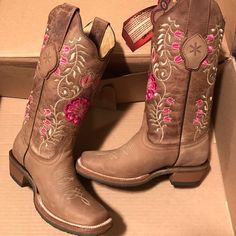 Brand New. Currently Pregnant And My Foot Grew So They Don’t Fit Size 5. Vaquera Boots, Fry Boots, Mexican Boots, Cowgirl Boots Square Toed, Classic Black Boots, Embroidery Square, Cowgirl Boots Outfit