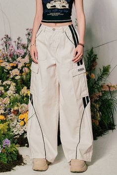 Price:$69.00 Material: 100%Cotton Size: S, M, L, XL Color: Beige Colored Pants Outfits, High Waist Cargo Pants, Hip Hop Cargo Pants, Waist Cargo Pants, Spring Outfits For School, White Cargo Pants, 2000s Clothes, Green Cargo Pants, Black Cargo Pants