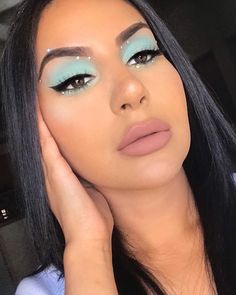 Eye Makeup Cut Crease, Natural Prom Makeup, Blue Makeup Looks, Makeup Glitter, Prom Makeup Looks, Best Drugstore Makeup, Sparkly Eyes, Vintage Wedding Hair