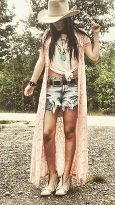 Boho Cowgirl Style Western Chic, Western Duster, Western Outfit Ideas, Boho Cowgirl Style, Animals Tattoos, Cowgirl Couture, Cowgirl Outfit, Travel Architecture, Looks Country