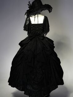 The dress is designed with a shirred and lace-up back, at the waist, you will find a detachable floral hairclip and draped curtain accents, adding layers of gothic charm and versatility to your ensemble. The back also boasts a large bow that completes the ethereal, dark romantic aesthetic.   	 		 			Size 			S 			M 			L 			XL 			XXL 		 		 			Bust 			80-84 			84-88 			88-92 			92-96 			96-100 		 		 			Waist Gothic Vampire Dress, Curtain Accents, Dark Romantic Aesthetic, Ethereal Dark, Vampire Wedding, Vampire Dress, Steampunk Fashion Female, Dresses Floor Length, Steampunk Fashion Male