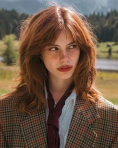 Soft Autumn Hair Color Red, Red Hair Haircuts, Ginger Hair Makeup, Colored Red Hair, Auburn Short Hair, Red Hair Women, Autumn Make Up, Short Auburn Hair, Natural Auburn Hair