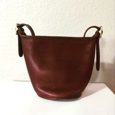 A Beautiful & Supple Vintage Coach Leather Bucket Purse With Gold Buckle Details In Great Condition, Very Clean On The Inside With Original Logo + Serial Number. Only Has Minor Wear Along The Bottom Edges. Bucket Purse, Chocolate Brown Colour, Leather Bucket, Vintage Coach, Coach Leather, Chocolate Brown, Vintage Leather, Coach Bags, Buckle