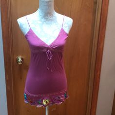 Never Worn, This Tunic Length Cami Is Super Sweet. Pinky/Purply Color With Lace Accents On Chest And Drawstring Empire Waist. Adjustable Straps Make It Fully Customizable. Best Part Is The Embroidered Floral At The Hem. Very Artisan. Size M. Y2k V-neck Tank Top For Spring, Cute V-neck Tank Top For Spring, Pink Y2k Style Sleeveless Camisole, Purple Y2k Tank Top For Spring, Y2k Style Spaghetti Strap Camisole For Spring, Pink Camisole Tank Top For Summer, Cute Fitted Tank Camisole, Cute Fitted Camisole Top, Cute Stretch Cami Tank Top