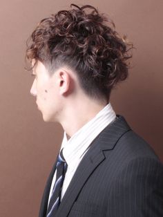 「セクシー×レイドバック」メンズ２ブロックショート Trending Hairstyles For Men, Mens Perm, Hear Style, Permed Hairstyles, Trending Hairstyles, Face Hair, Korean Men, Beauty Box