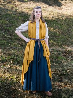 medieval shawl vest Diy Medieval Costume Women Easy, Practical Fantasy Outfit, Medieval Clothing Layers, Easy Dnd Cosplay, Medieval Peasant Character Design, Loose Fantasy Clothing, Into The Woods Costume Design, 5th Century Clothing, Elf Renfaire Outfit